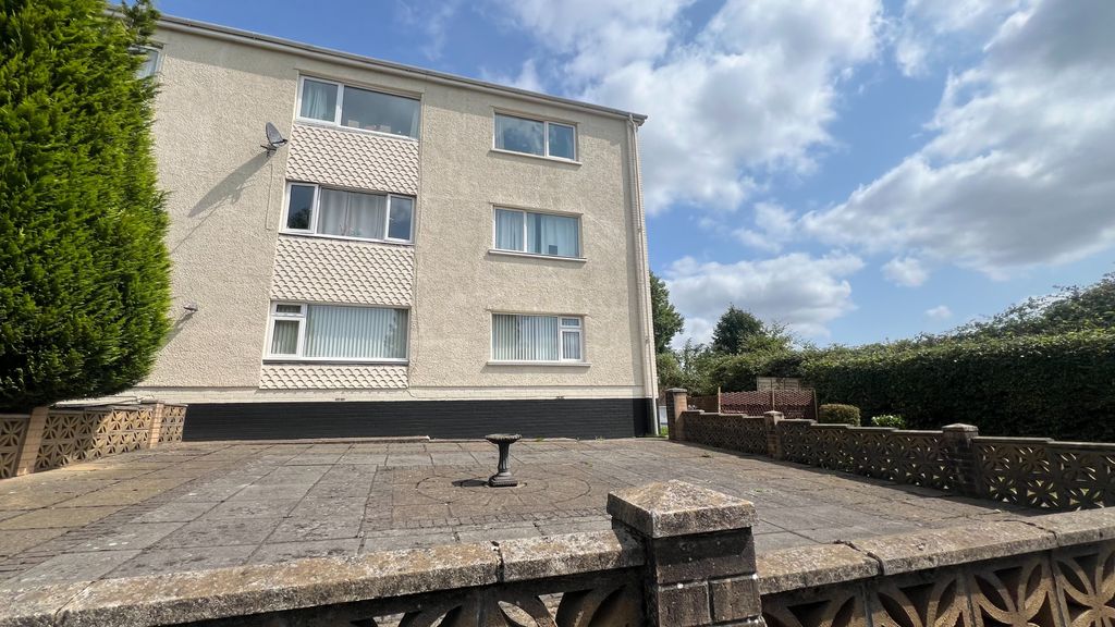 2 bed flat for saleHeol Lewis, Rhiwbina, Cardiff CF14