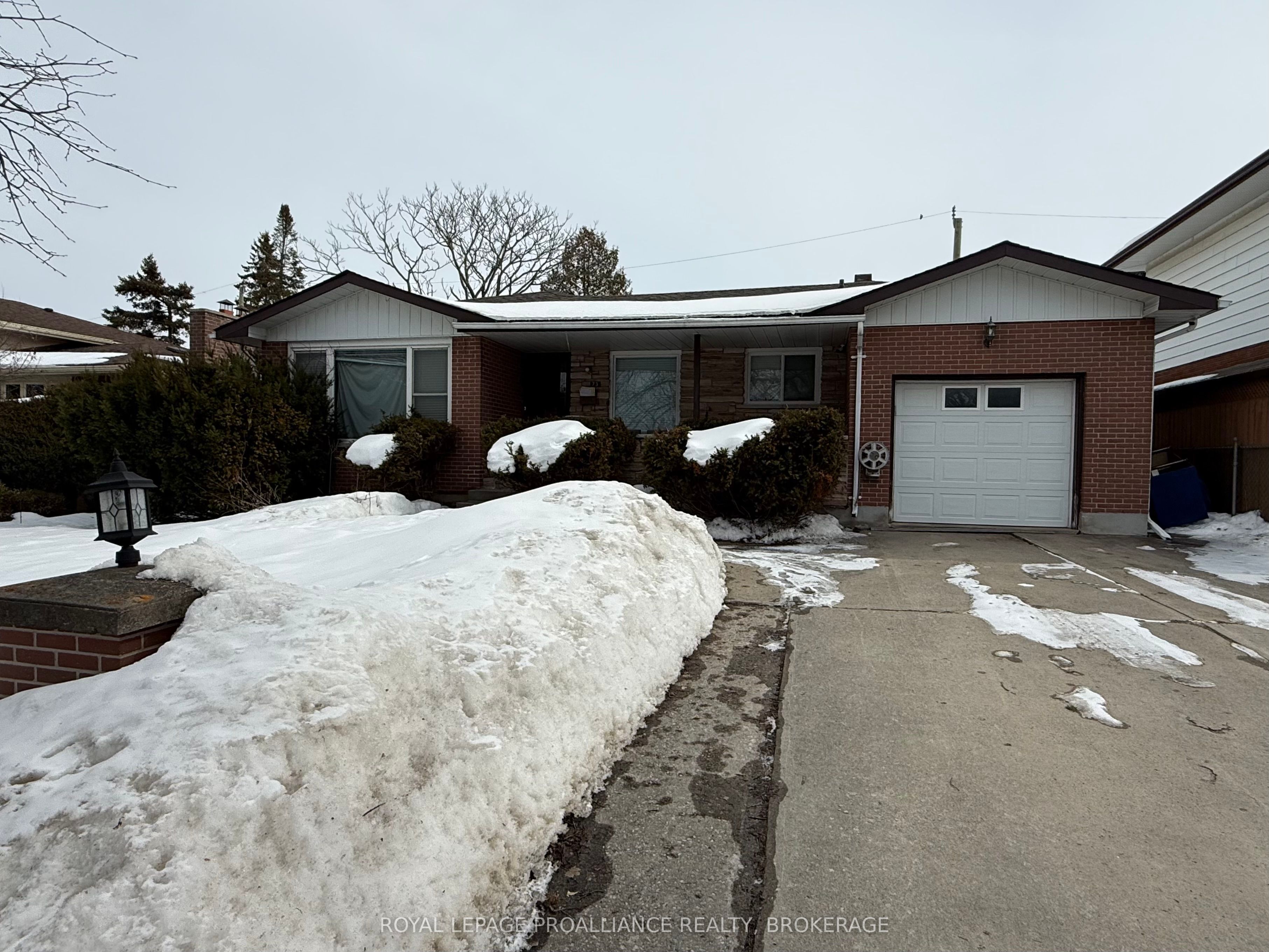 73 Queen Mary Road, Kingston, ON, K7M 2A3