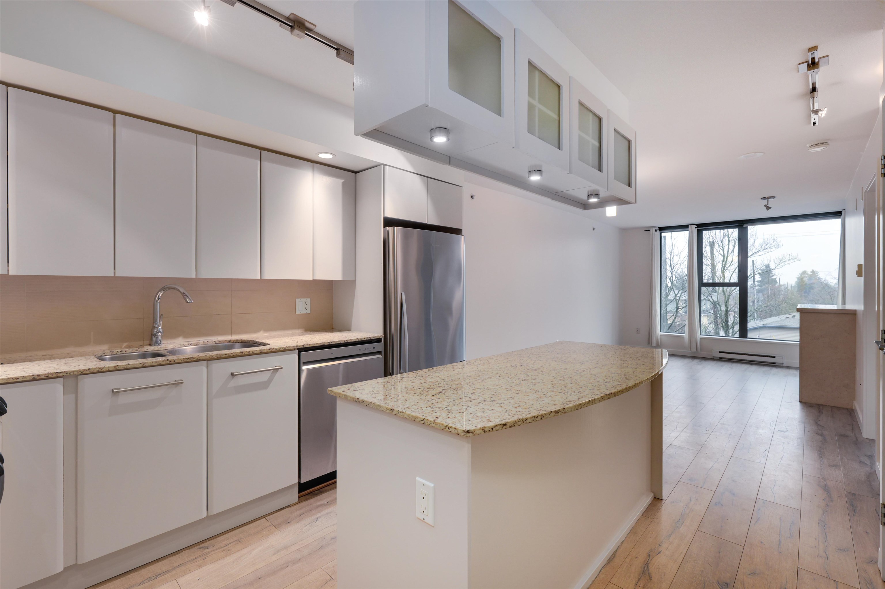 306-683 Victoria Park W, North Vancouver, BC, V7M 0A2
