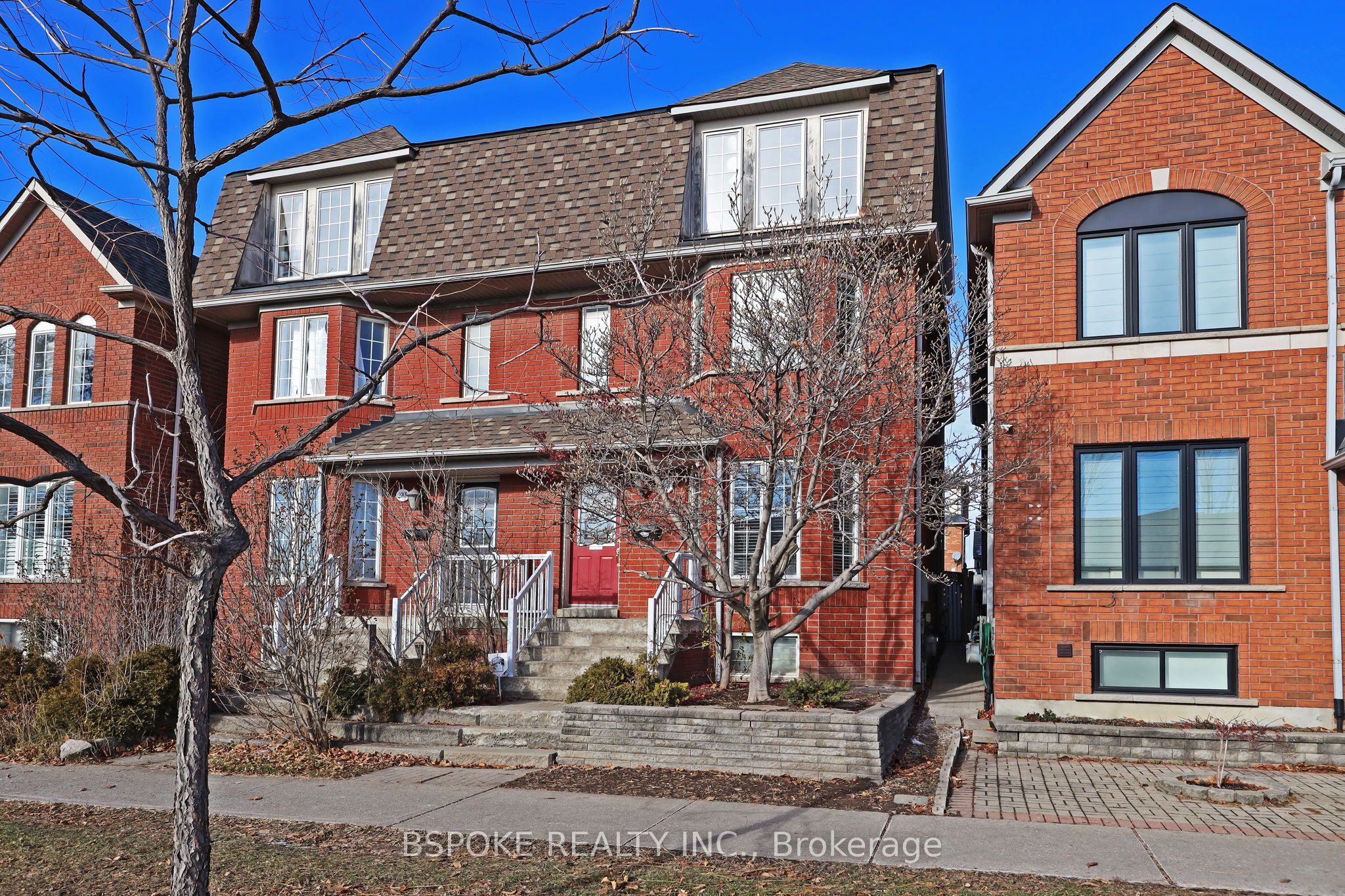 2066 St Clair Avenue W, Toronto, ON, M6N 5B9