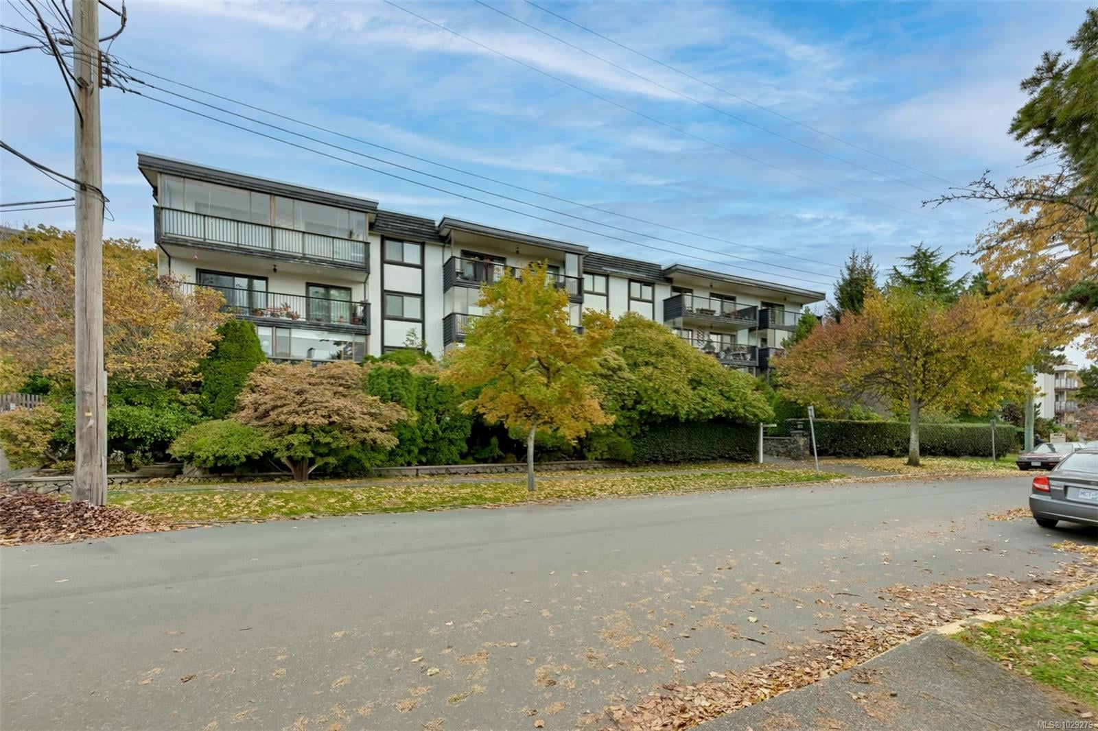 302-1039 Linden Avenue, Victoria, BC, V8V 4H3