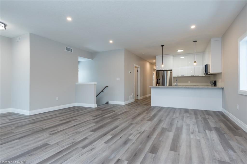 Upper-32 Third Avenue, Kitchener, ON, N2C 1N6