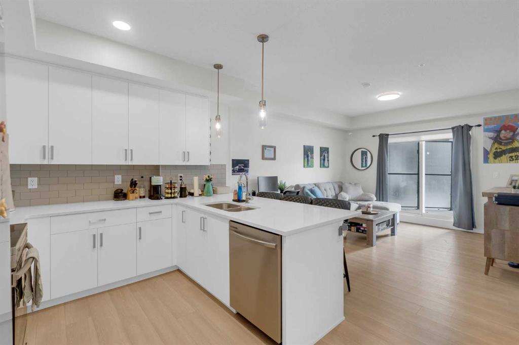 Additional image 3 of 2106-33 Carringham Gate Nw , Calgary, AB, T3P 2H6
