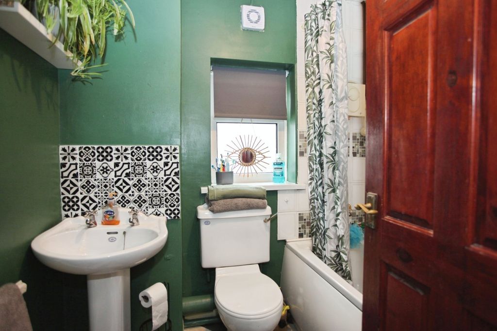 Additional image 15 of 4 bed semi-detached house for salePenybont, Penpedairheol, Hengoed CF82