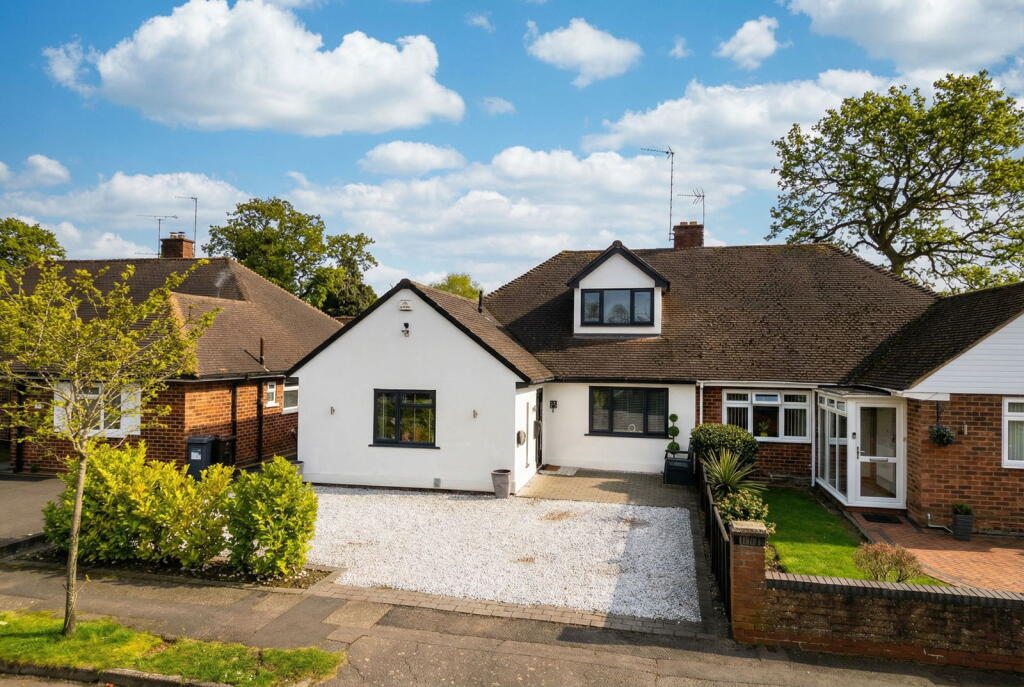 Dovedale Avenue, Shirley