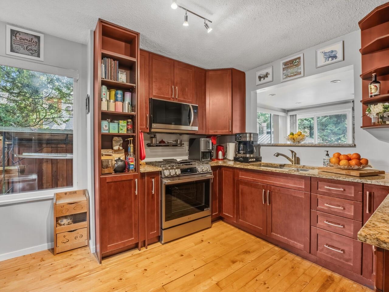Additional image 4 of 4597 Elmgrove Drive, Burnaby, BC, V5G 3Y9