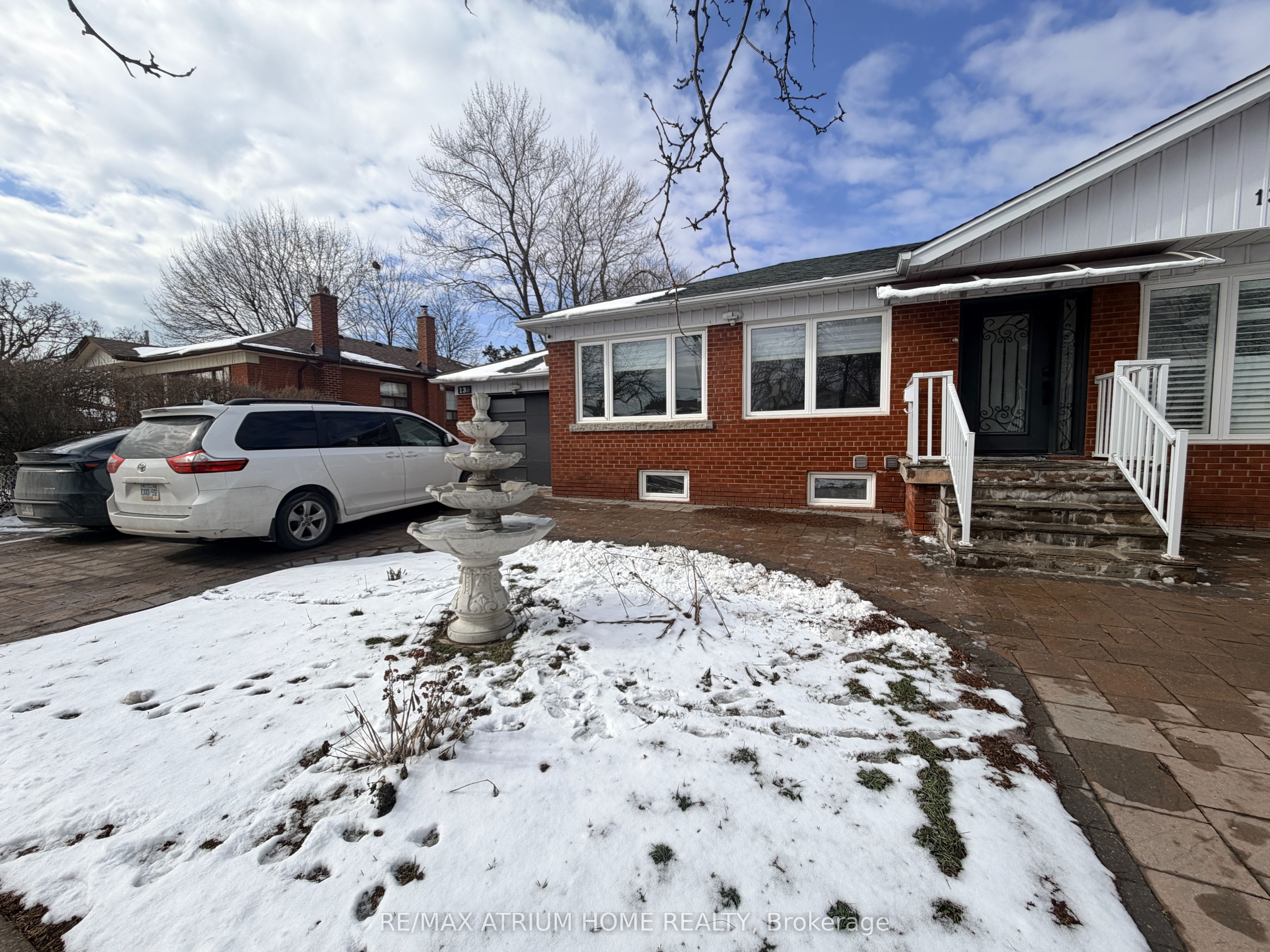Main-136 Wye Valley Road, Toronto, ON, M1P 2B1