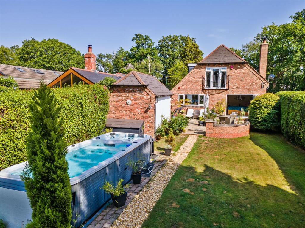 Fulford Hall Road, Tidbury Green, Solihull