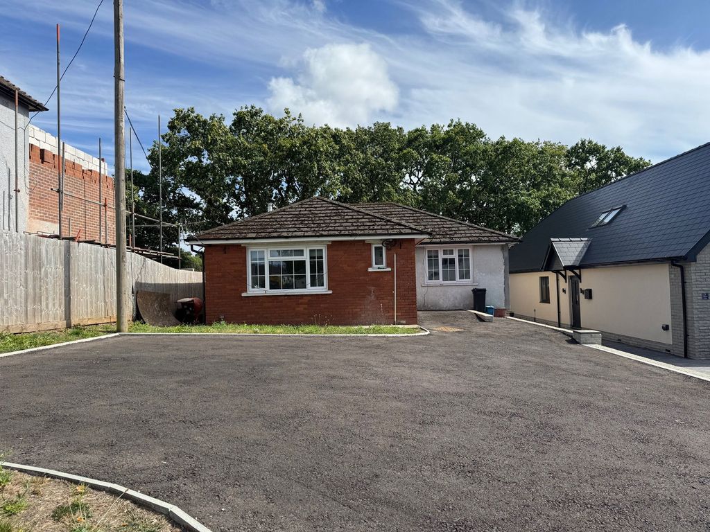 3 bed bungalow for saleGelligaer Road, Trelewis, Treharris CF46