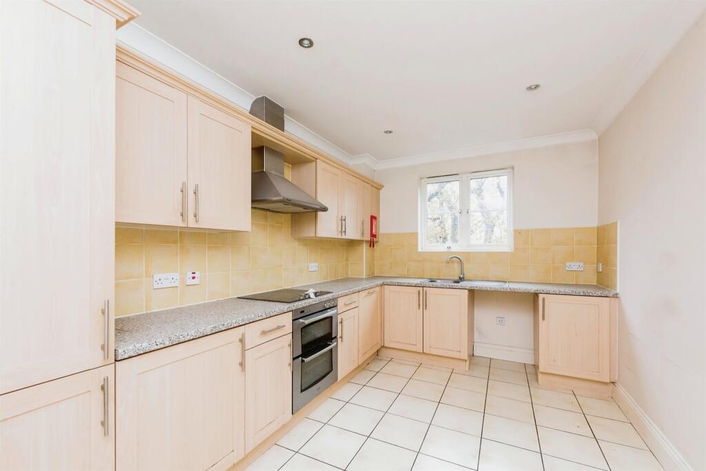 Caversham Place, Sutton Coldfield photo 2