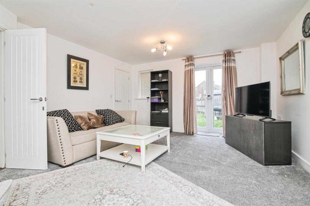 Laura Roberts Close, West Bromwich photo 3