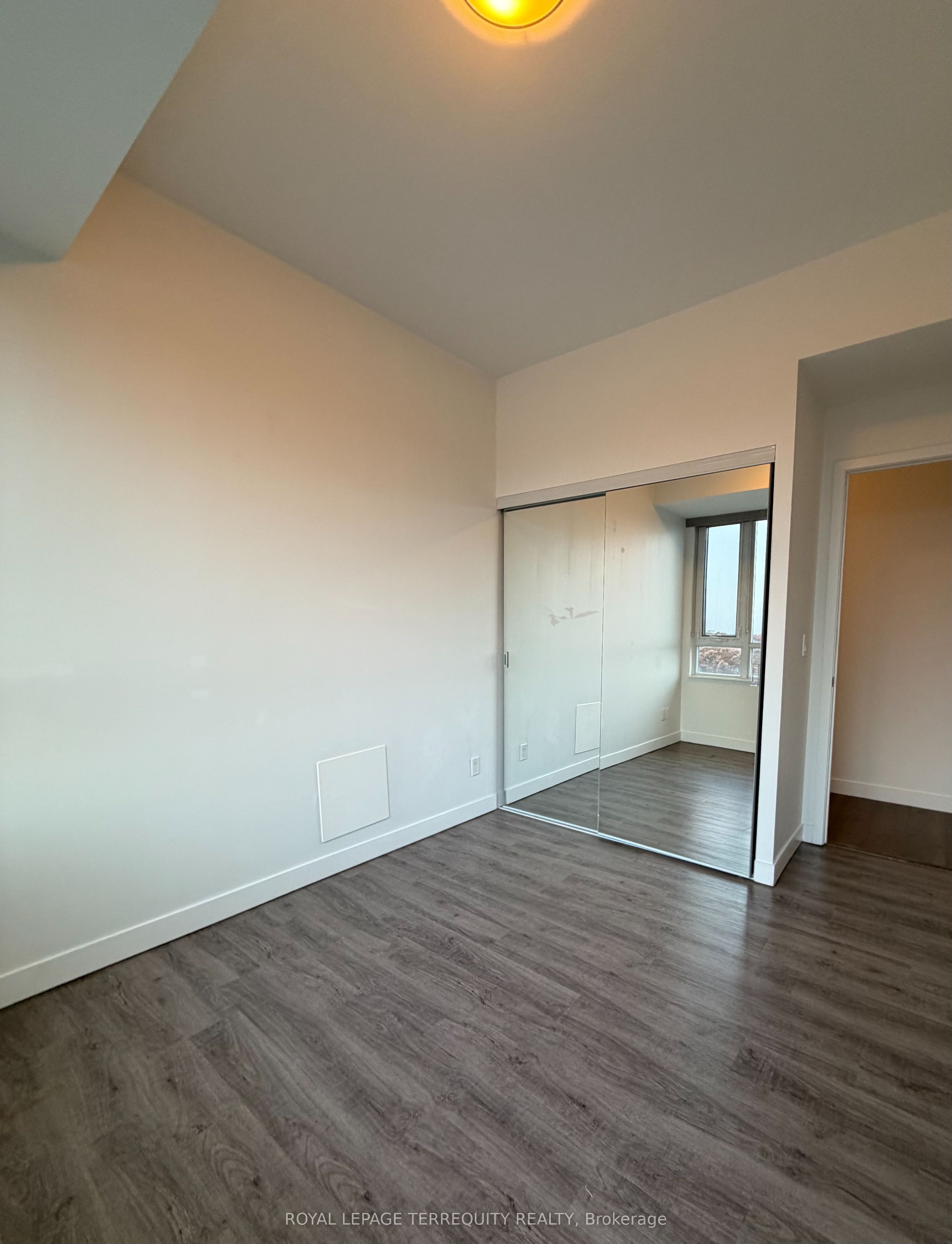910-2055 Danforth Avenue, Toronto, ON, M4C 1J8 photo 5