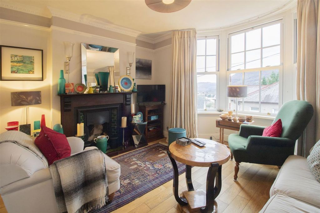 3 bed semi-detached house for salePantyresk Road, Abercarn NP11