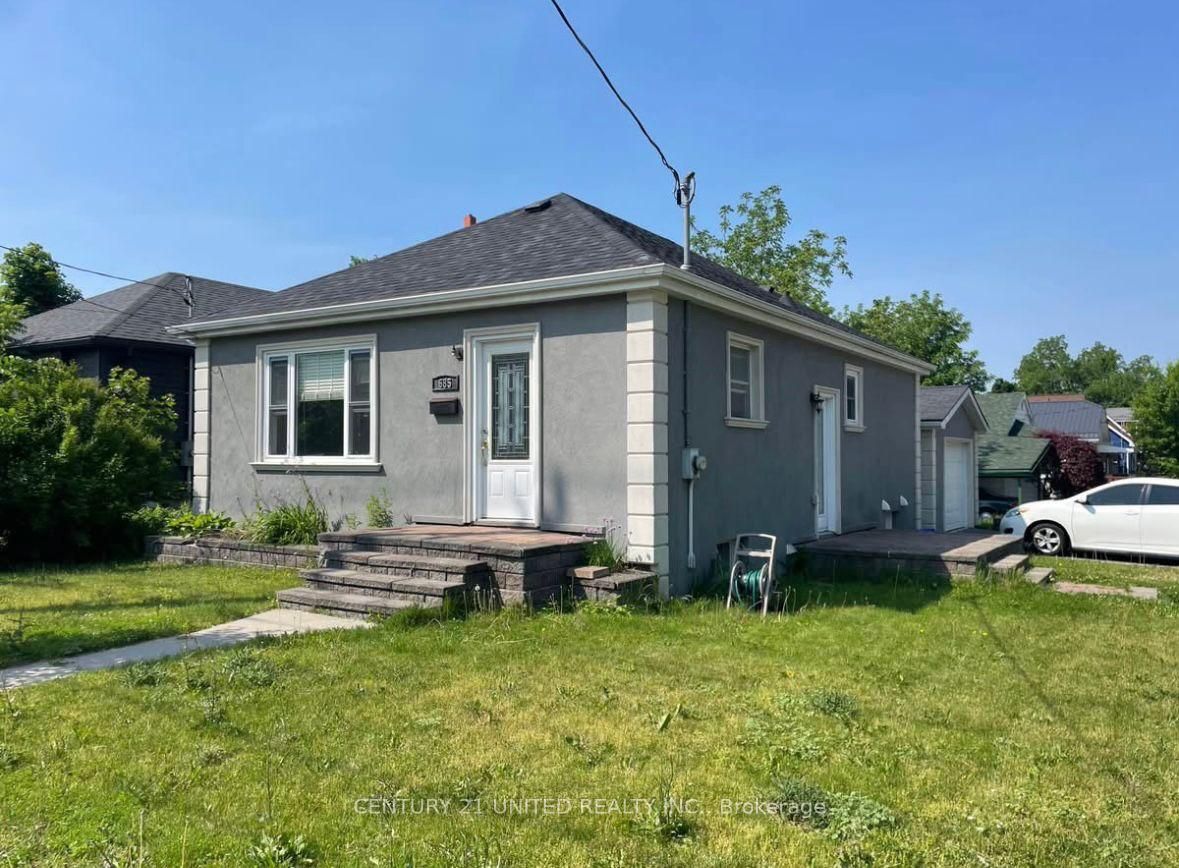 Upper-685 Armour Road, Peterborough, ON, K9H 1Z5
