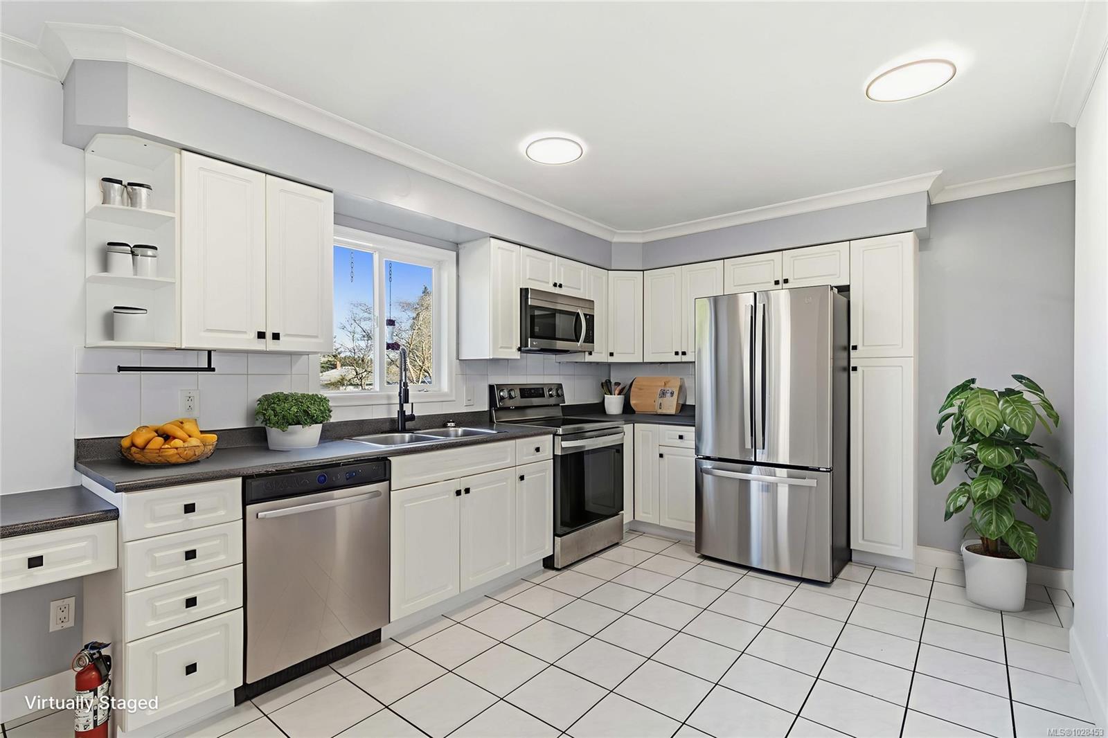 Additional image 4 of B-3002 Cedar Hill Road, Victoria, BC, V8T 3J3