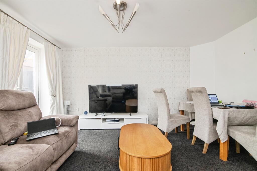 York Crescent, West Bromwich photo 3