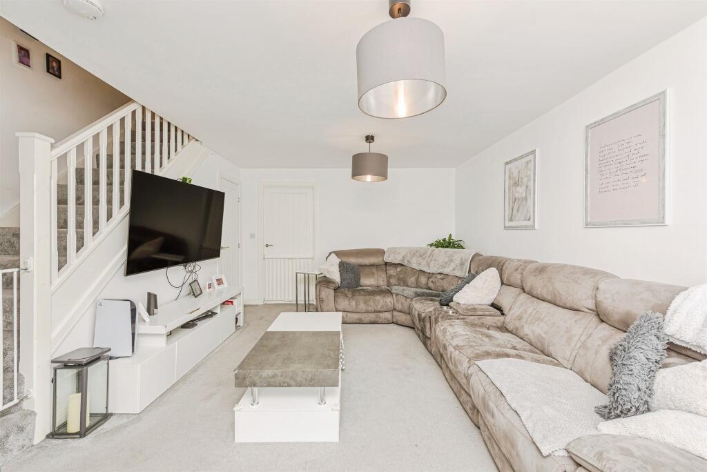 Meadow Way, Tamworth photo 2