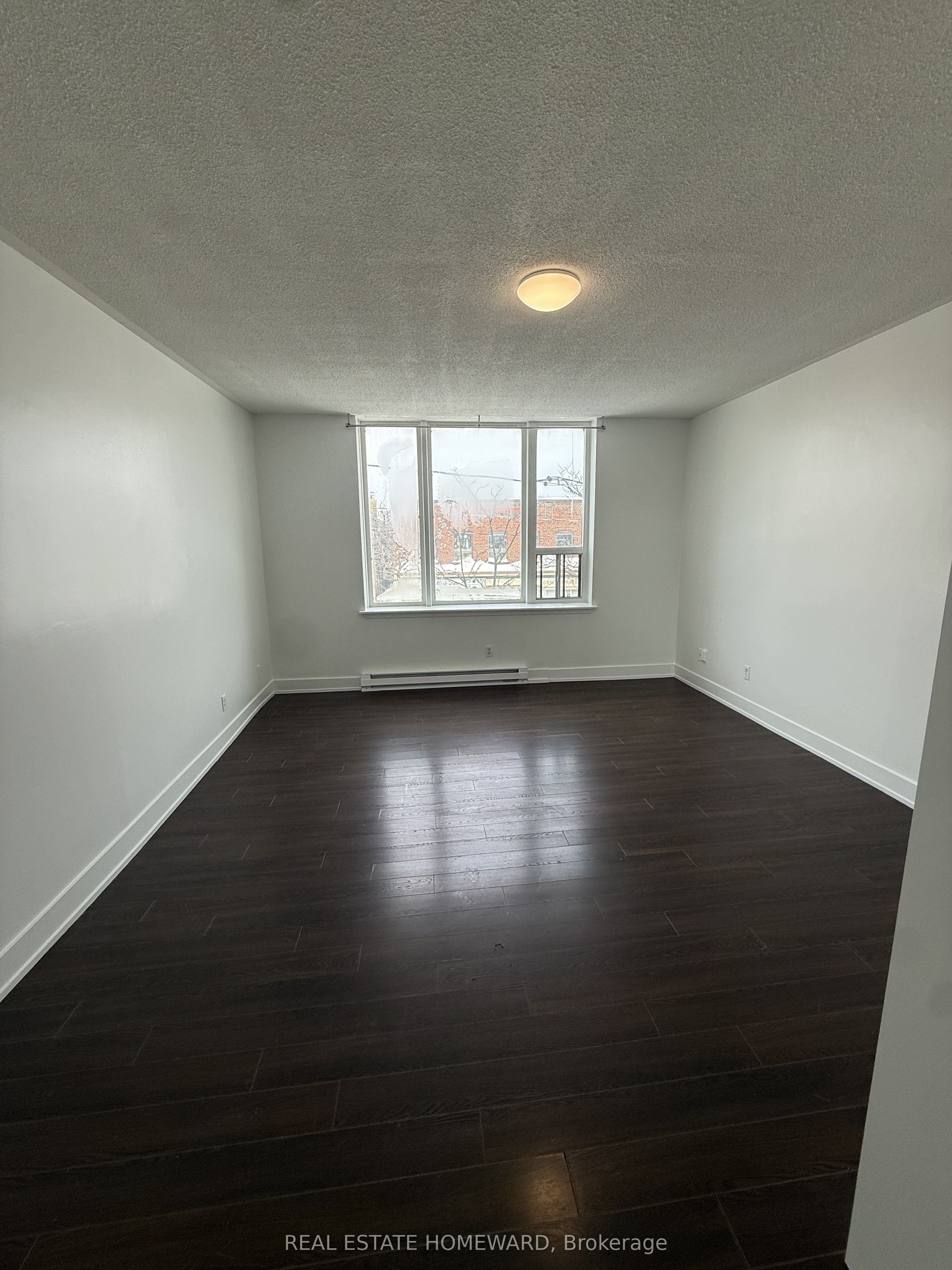 200-158 Main Street, Toronto, ON, M4E 2V8