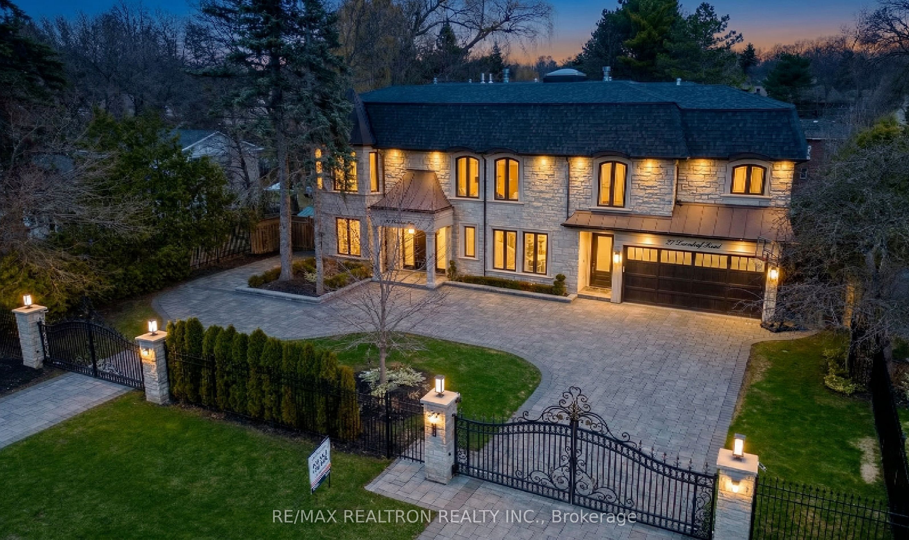 27 Laureleaf Road, Markham, ON, L3T 2X4