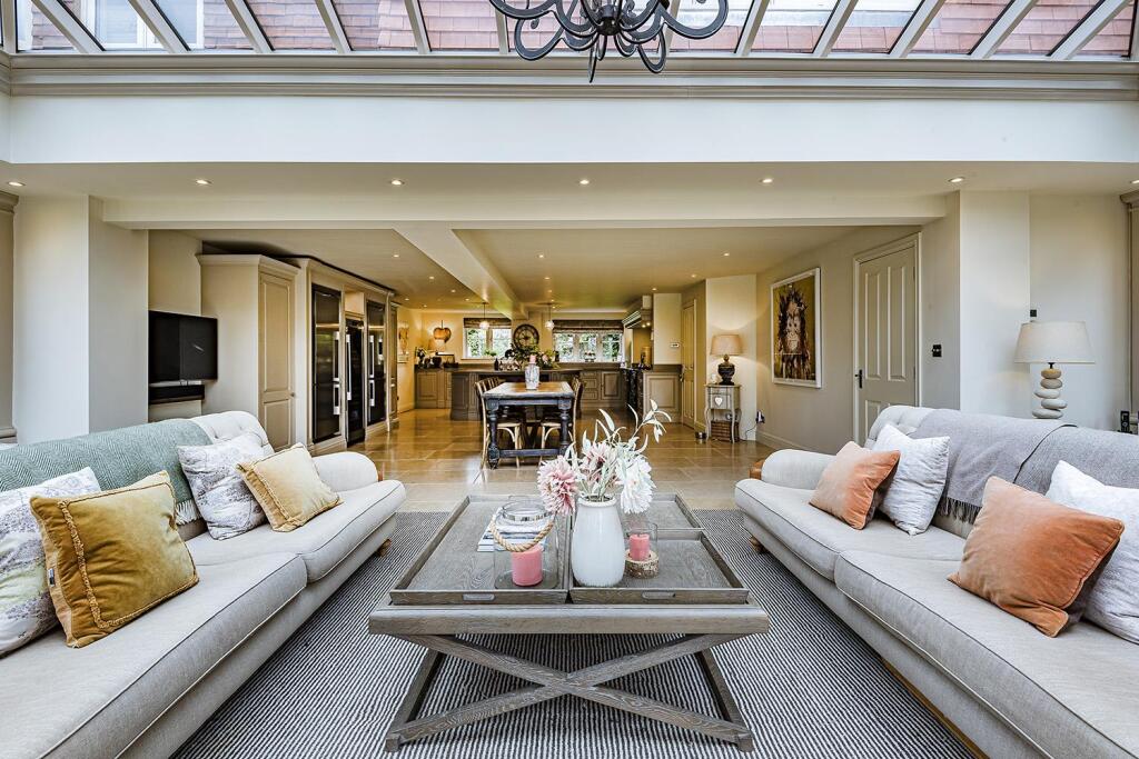 The Crescent, Hampton-In-Arden, Solihull photo 4