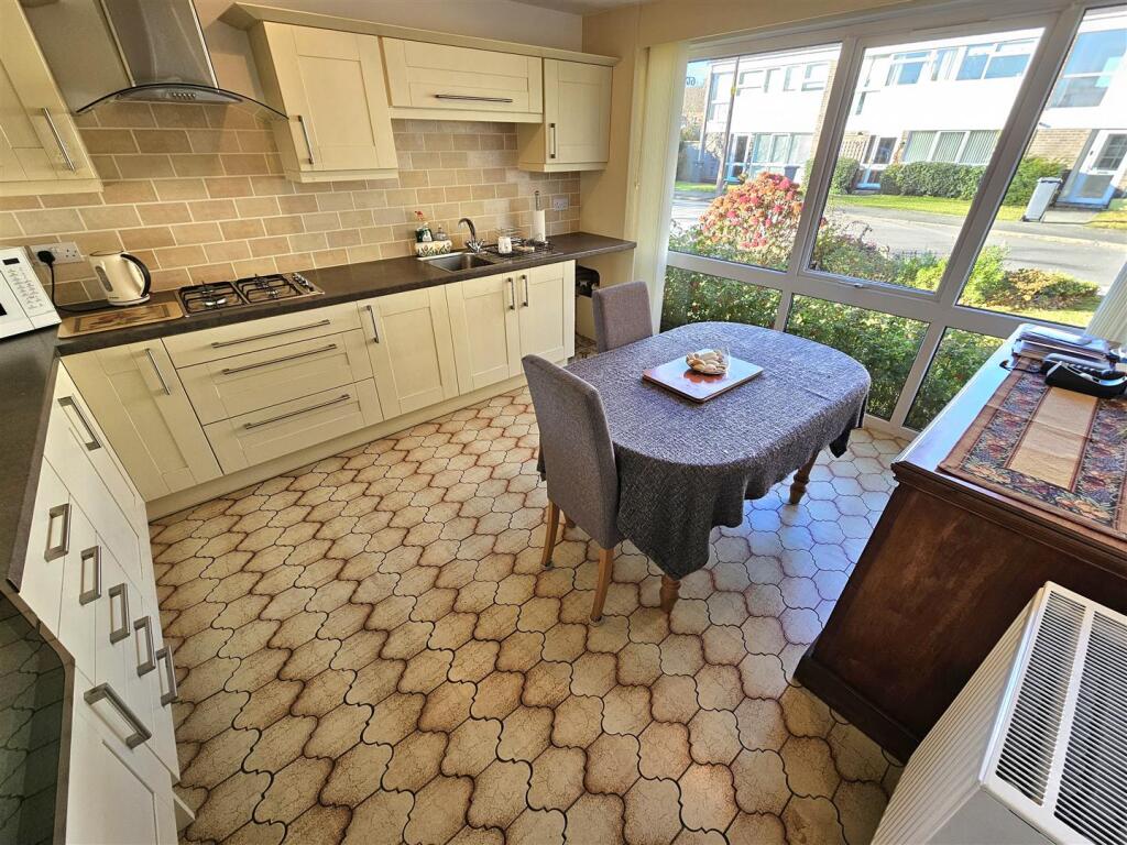 Pine Close, Solihull photo 2