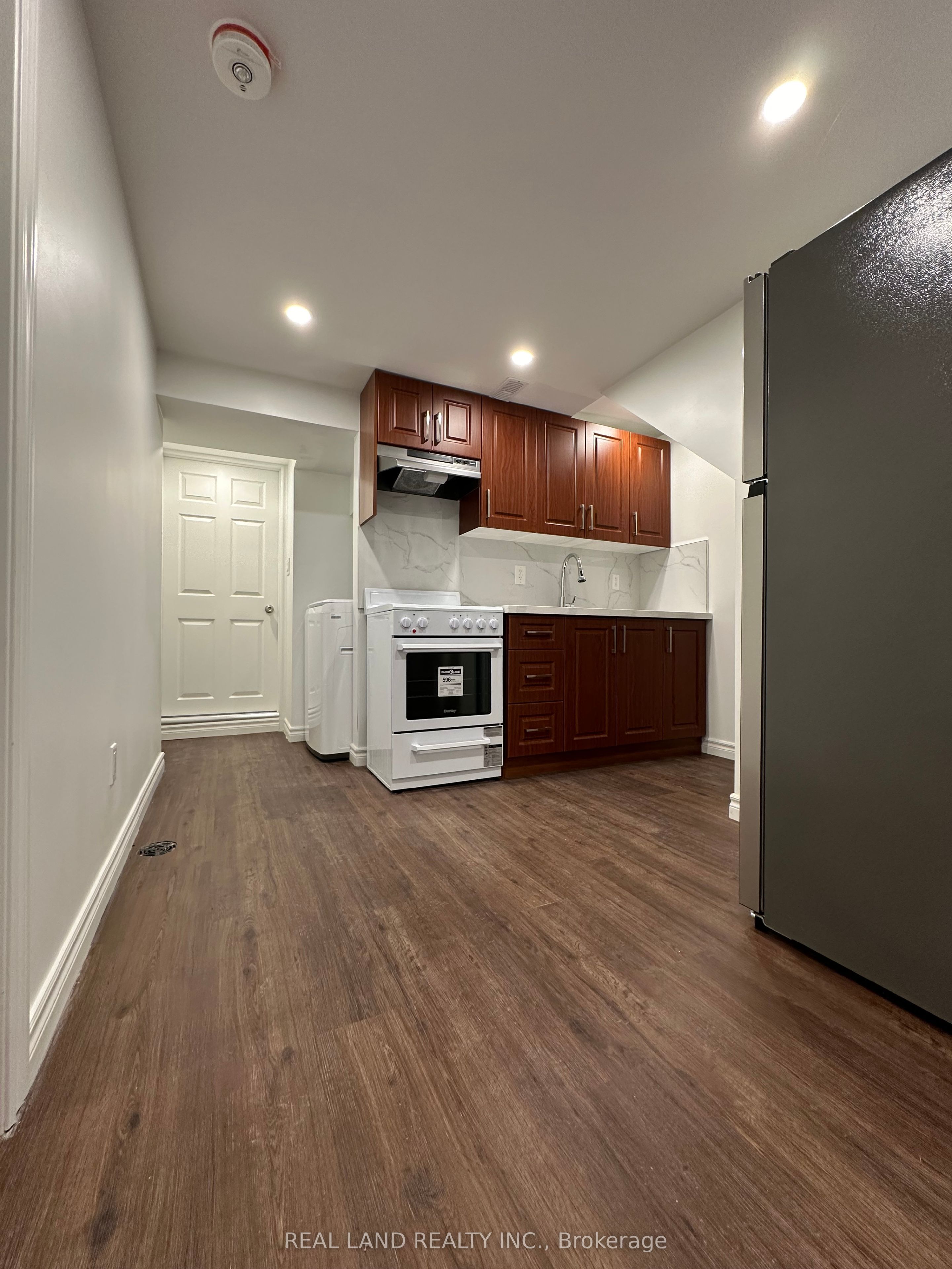 BSMT-278 Shuter Street, Toronto, ON, M5A 1W3