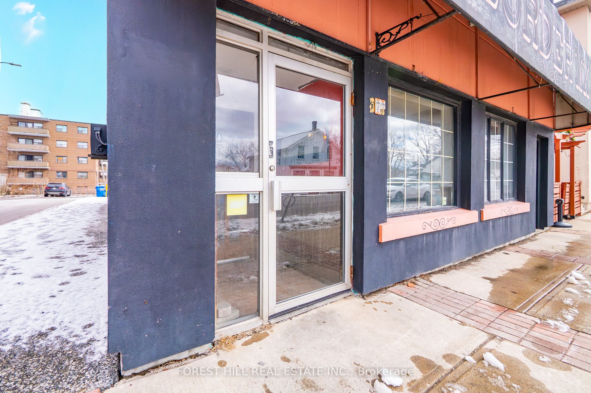 Additional image 6 of 277 Queen Street S, Mississauga, ON, L5M 1L9