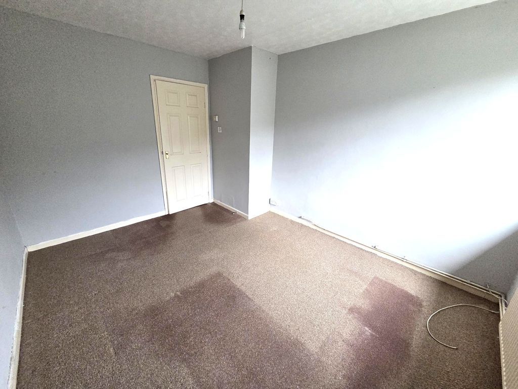 1 bed flat for saleGraig View, Cardiff CF15 photo 3