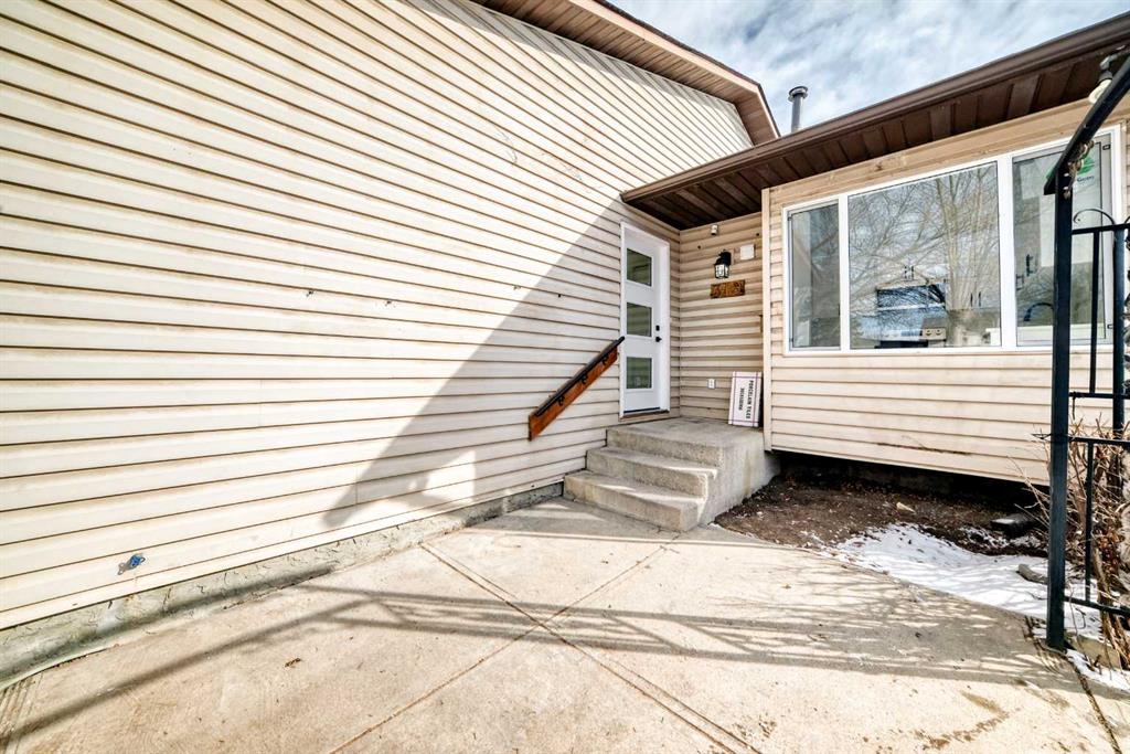 Additional image 2 of 319 Whitefield Drive NE, Calgary, AB, T1Y 5S2