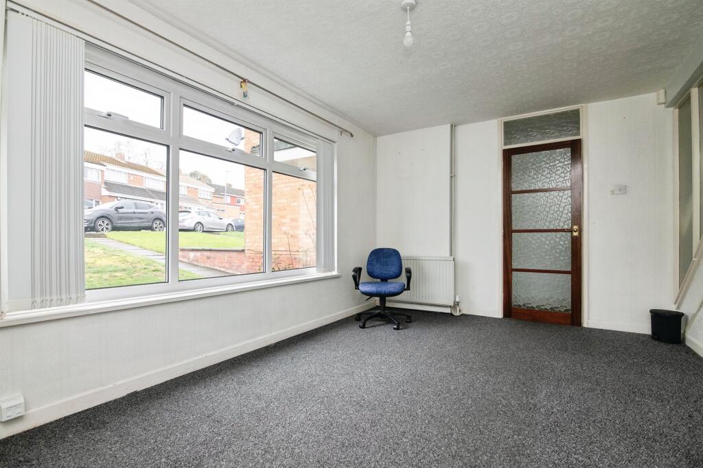 Farhill Close, West Bromwich photo 5