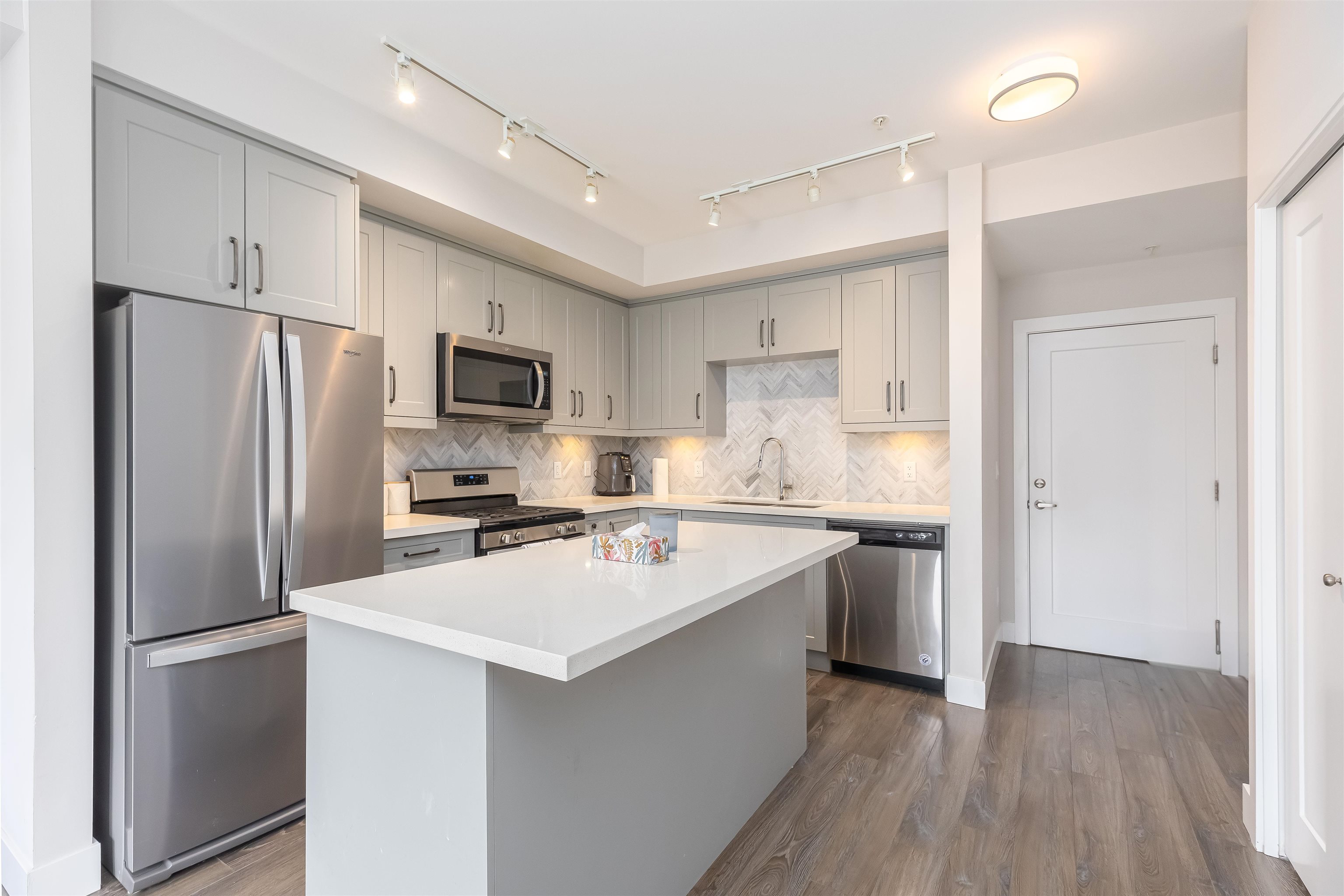 Additional image 4 of 303-14605 Mcdougall Drive, Surrey, BC, V4P 0G7