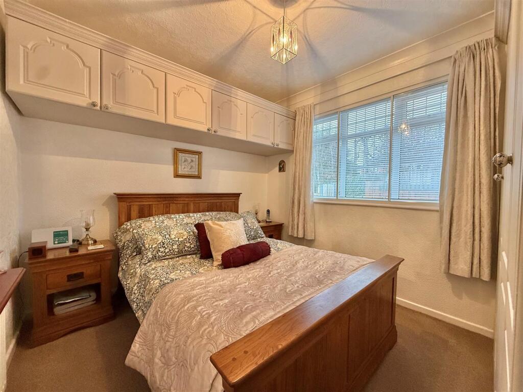 Apsley Close, Oldbury photo 4