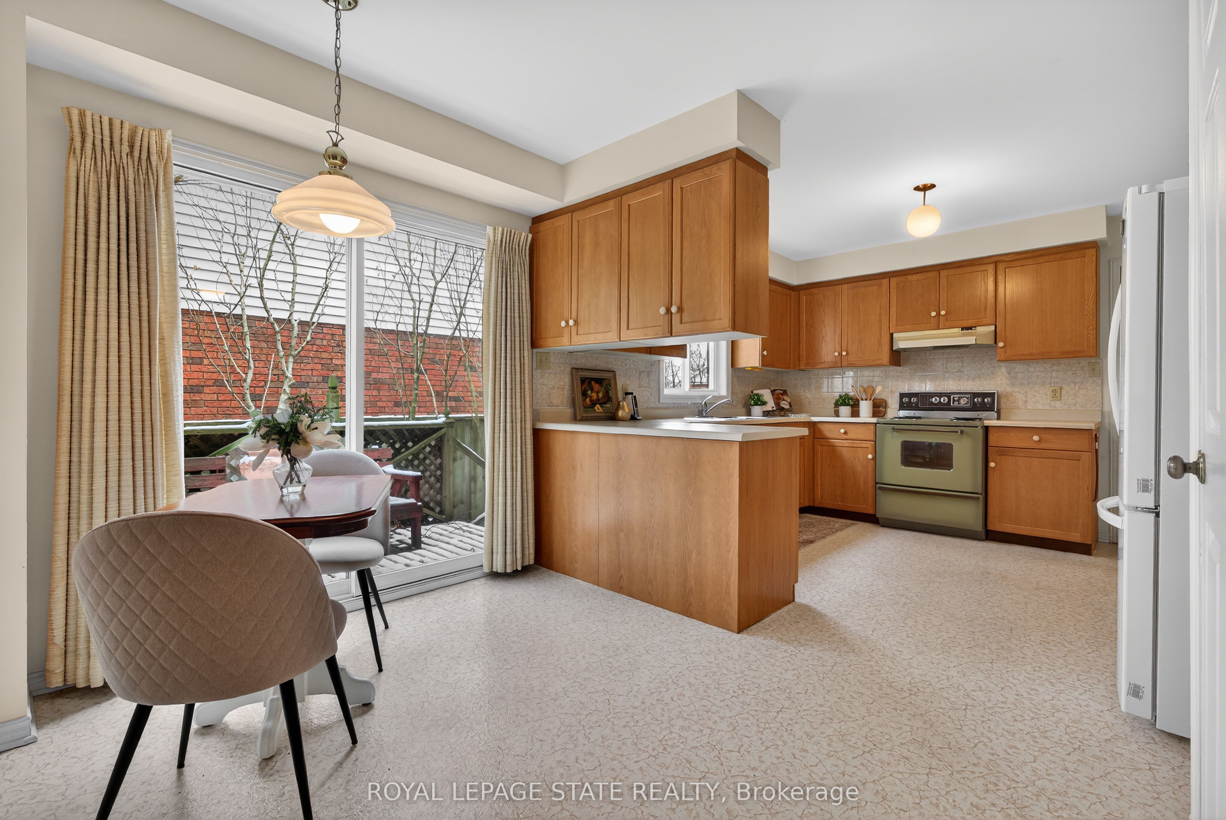 133 Central Avenue, Grimsby, ON, L3M 4Z3 photo 3