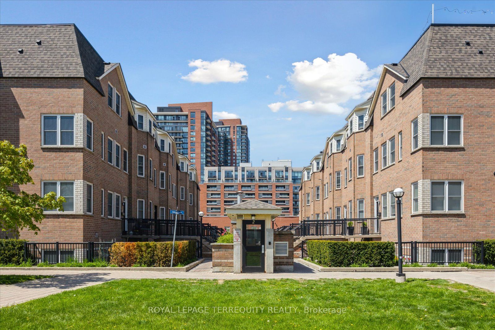 61-760 Lawrence Avenue W, Toronto, ON, M6A 3E7