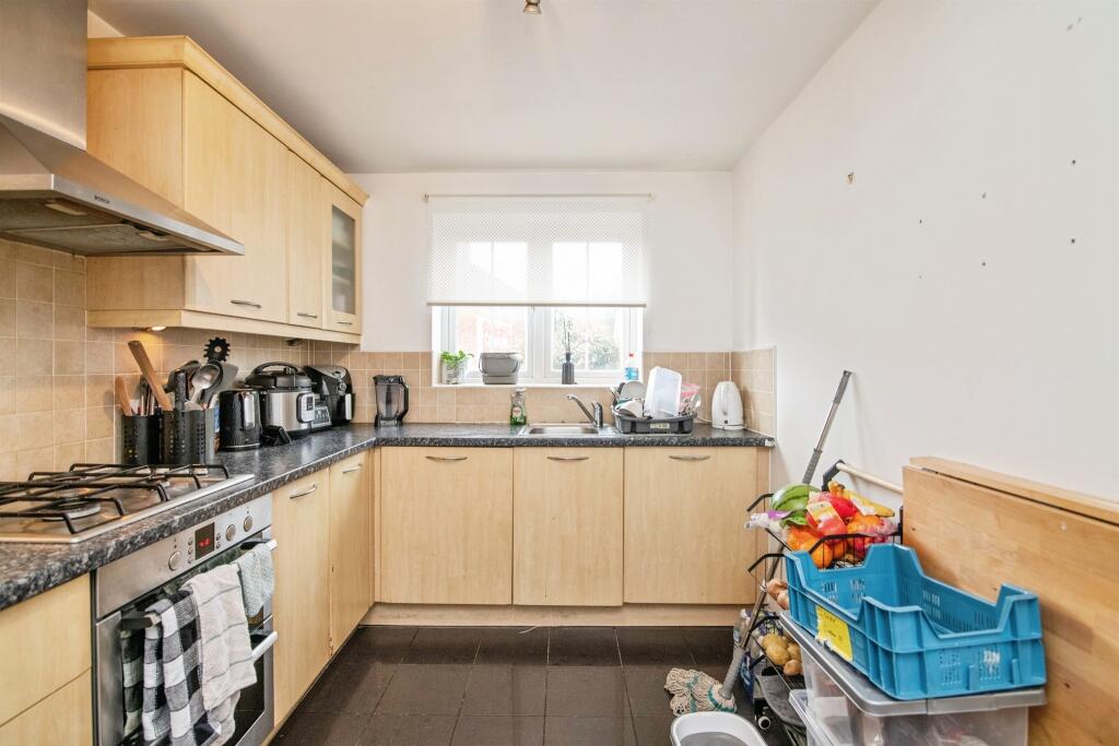 York Crescent, West Bromwich photo 5