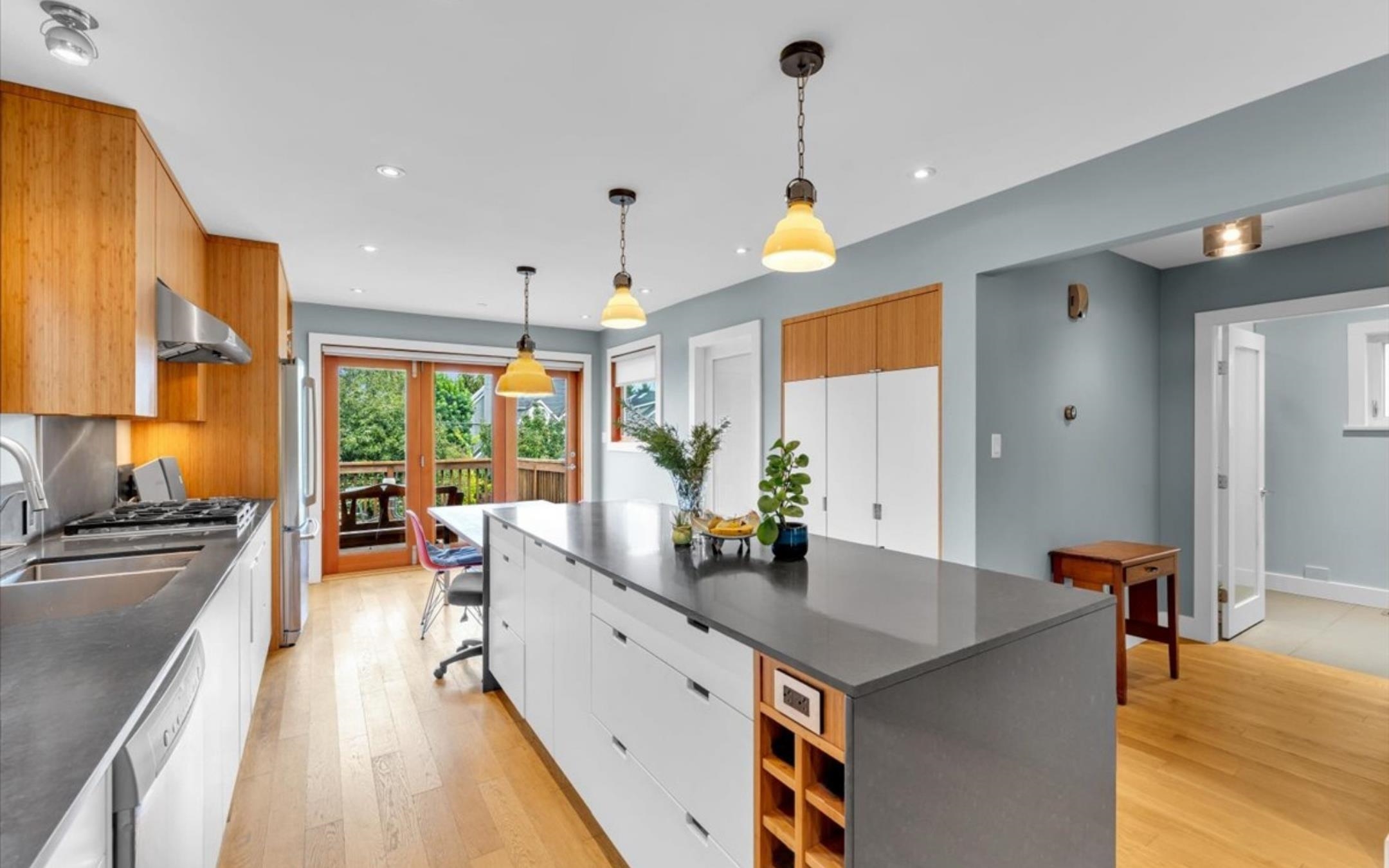57 17th Avenue W, Vancouver, BC, V5Y 1Z5