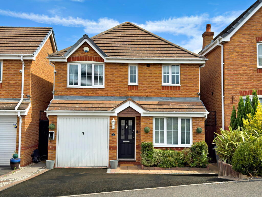 Beautifully presented three bedroom detached property - Mallen Drive, B69