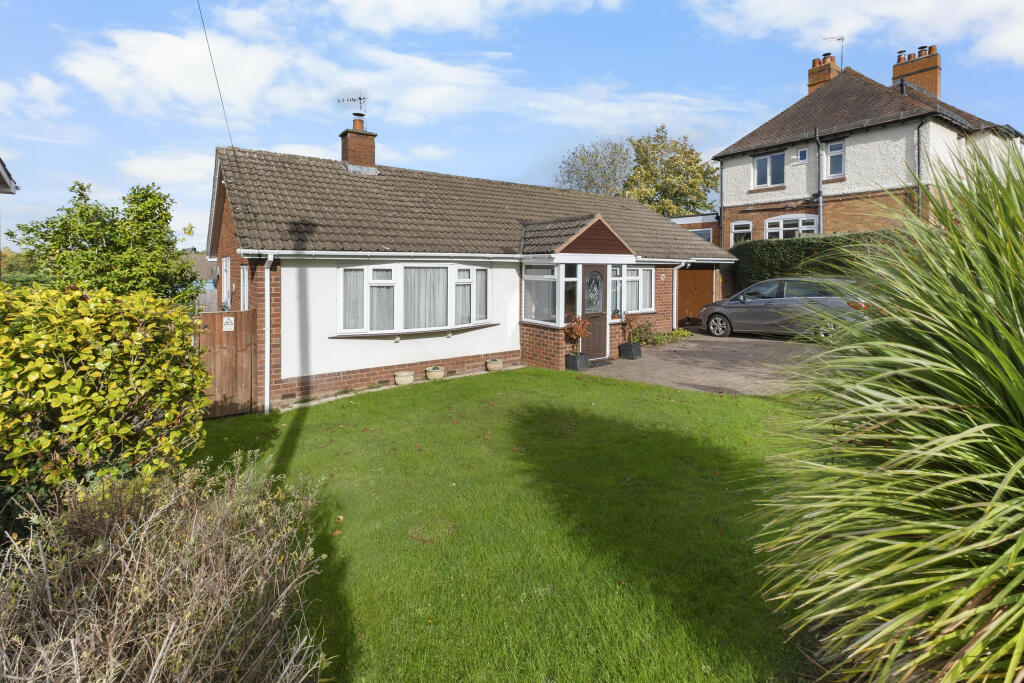 Finstall Road, Finstall, Bromsgrove B60 3DD