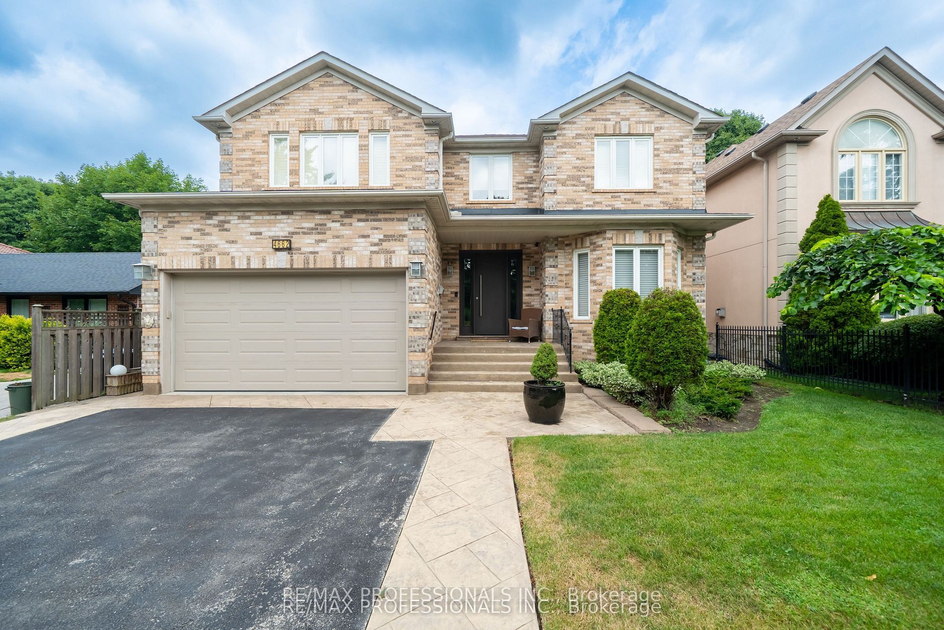 4662 Dundas Street W, Toronto, ON, M9A 1A6