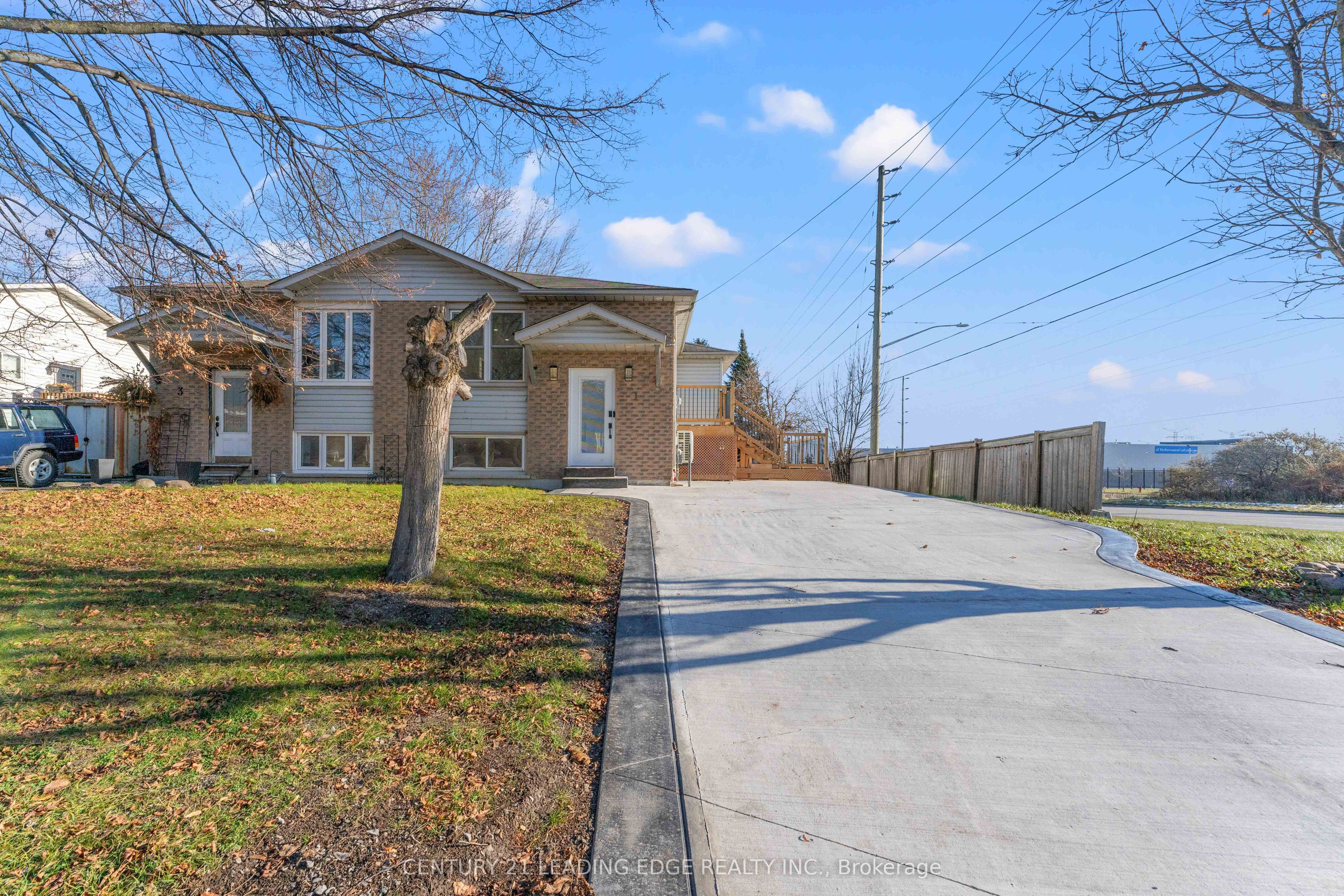 1 Lockhart Gate, Clarington, ON, L1C 4K9