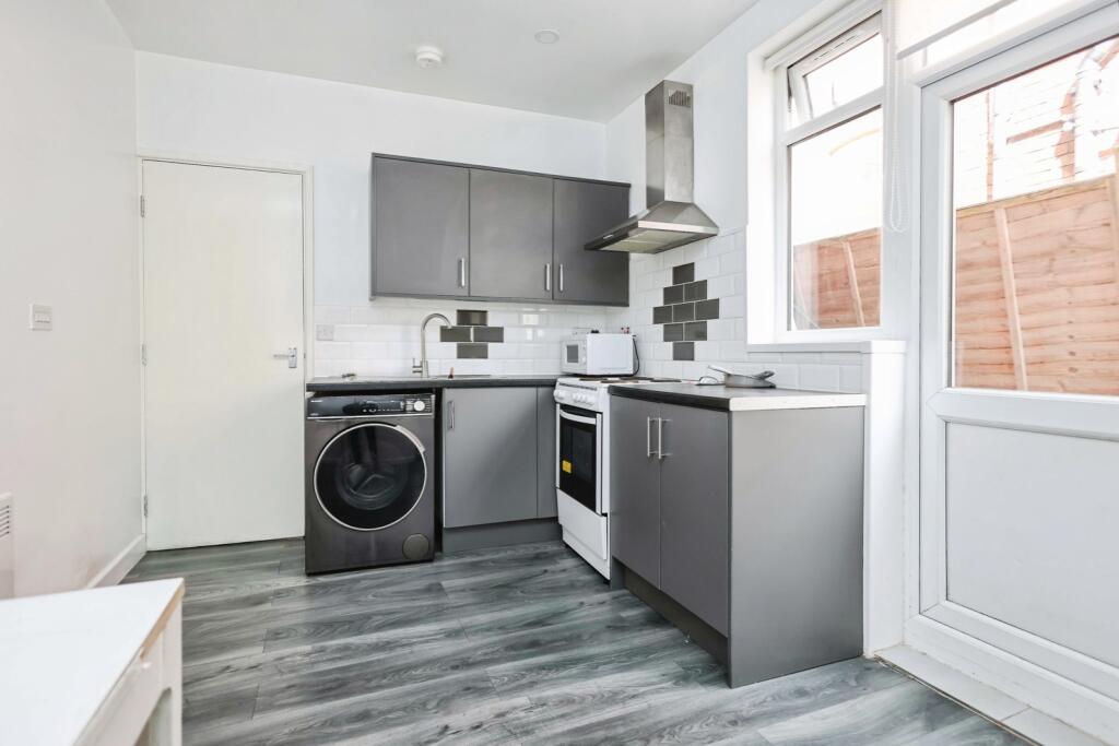 Bearwood Road, Smethwick, West Midlands, B66 photo 3