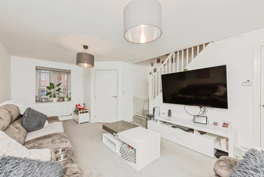 Meadow Way, Tamworth photo 3