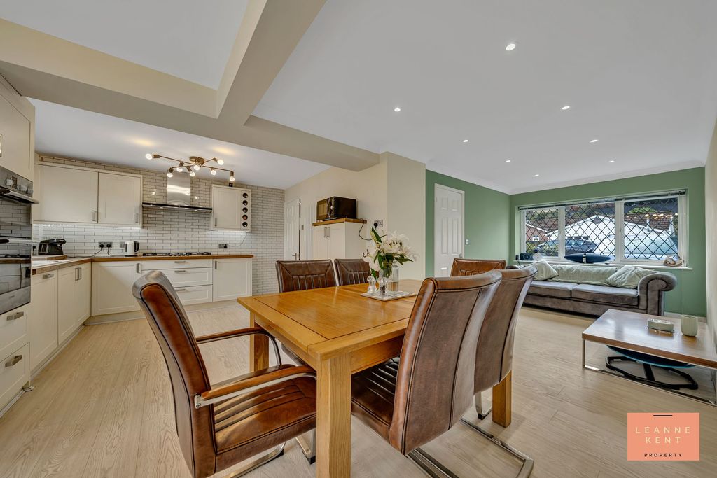 4 bed detached house for saleRudry, Caerphilly CF83 photo 3
