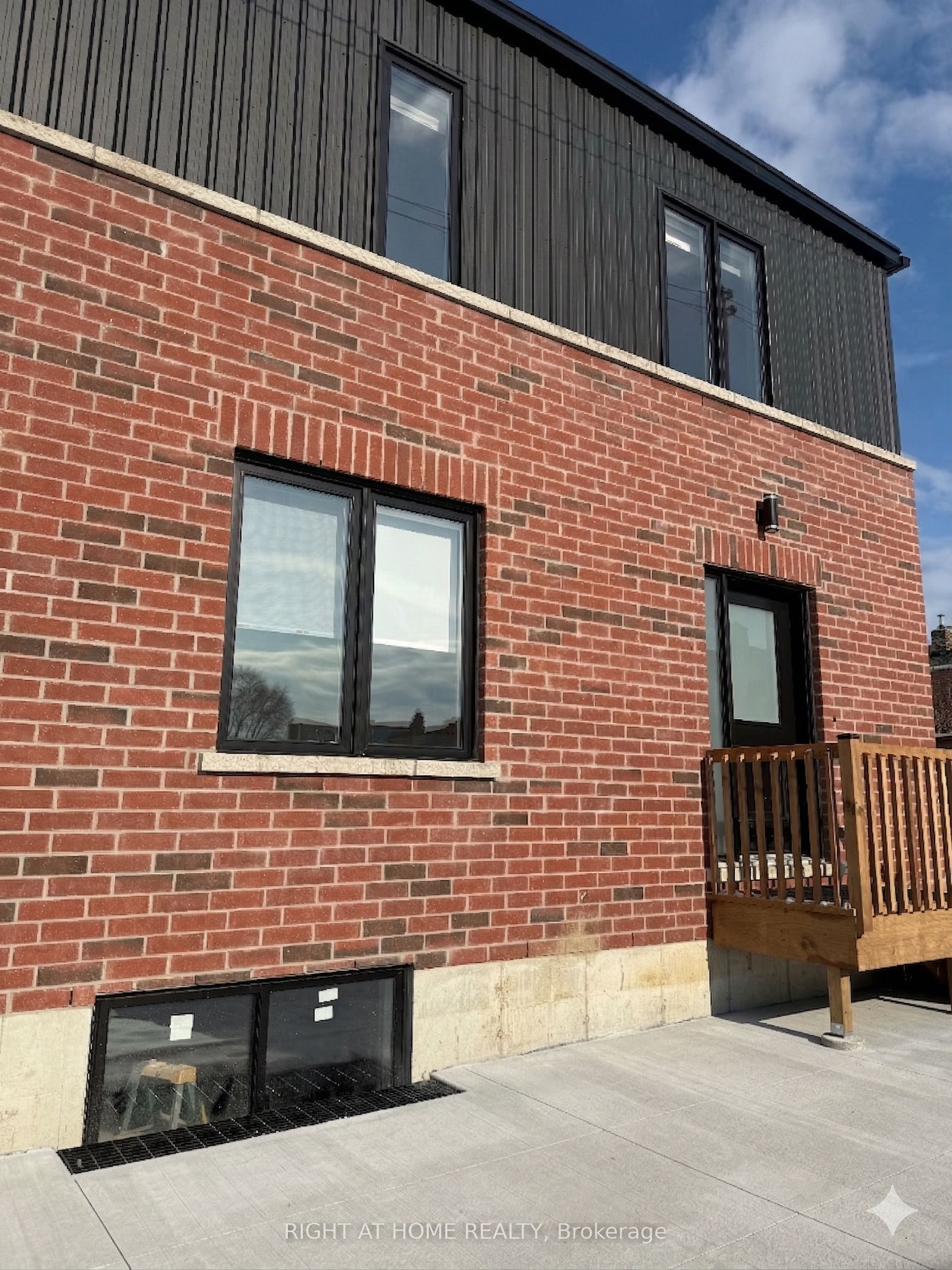 5B-19 Arrowsmith Avenue, Toronto, ON, M6M 2W8