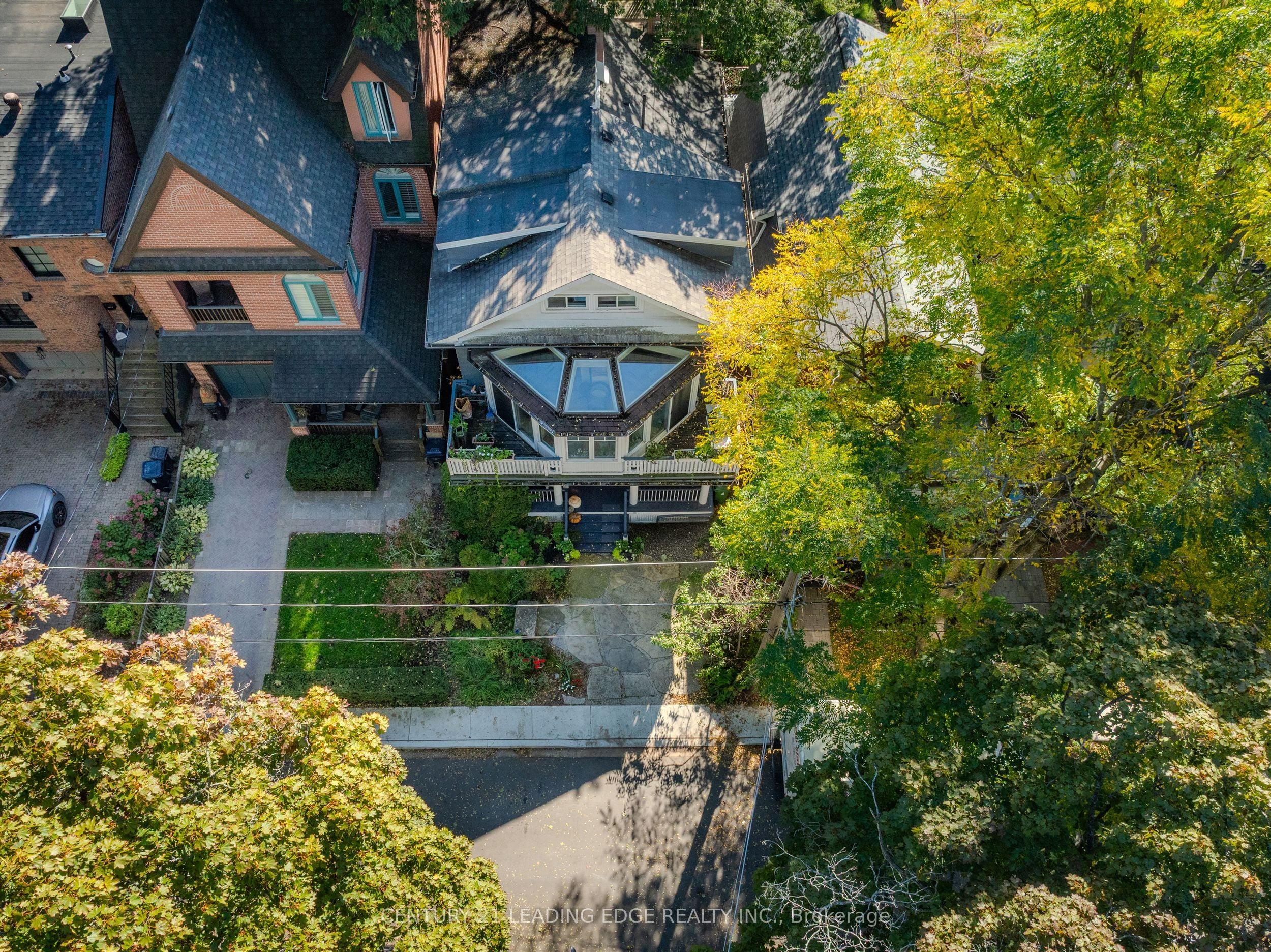 9 Balmy Avenue, Toronto, ON, M4E 1C7 photo 2