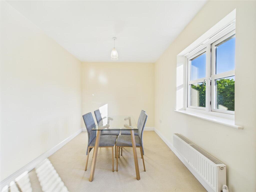 92 Middlewood Close Solihull B91 2UN photo 3