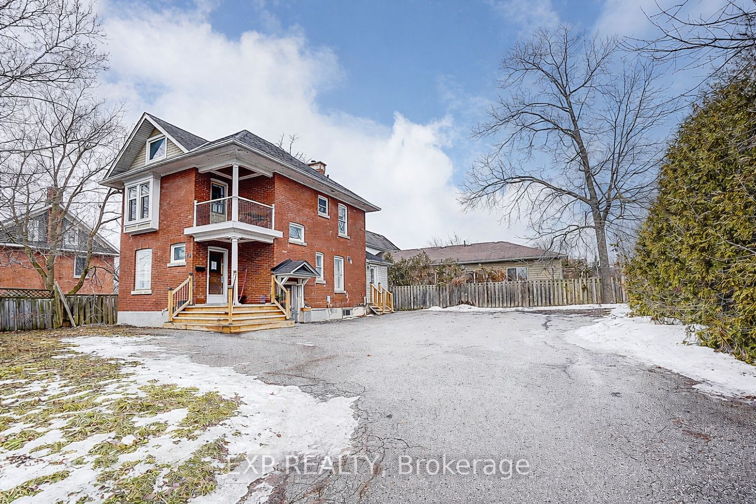12 Vincent Street, Newmarket, ON, L3Y 4G2