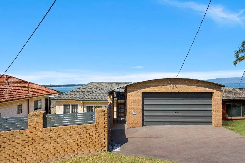 11 Hassan Street, Lake Heights NSW 2502