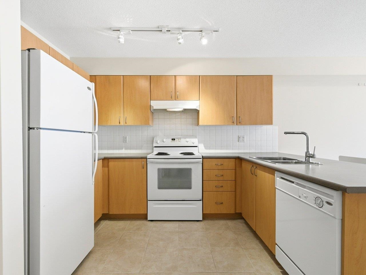 Additional image 3 of 204-14859 100 Avenue, Surrey, BC, V3R 2V5