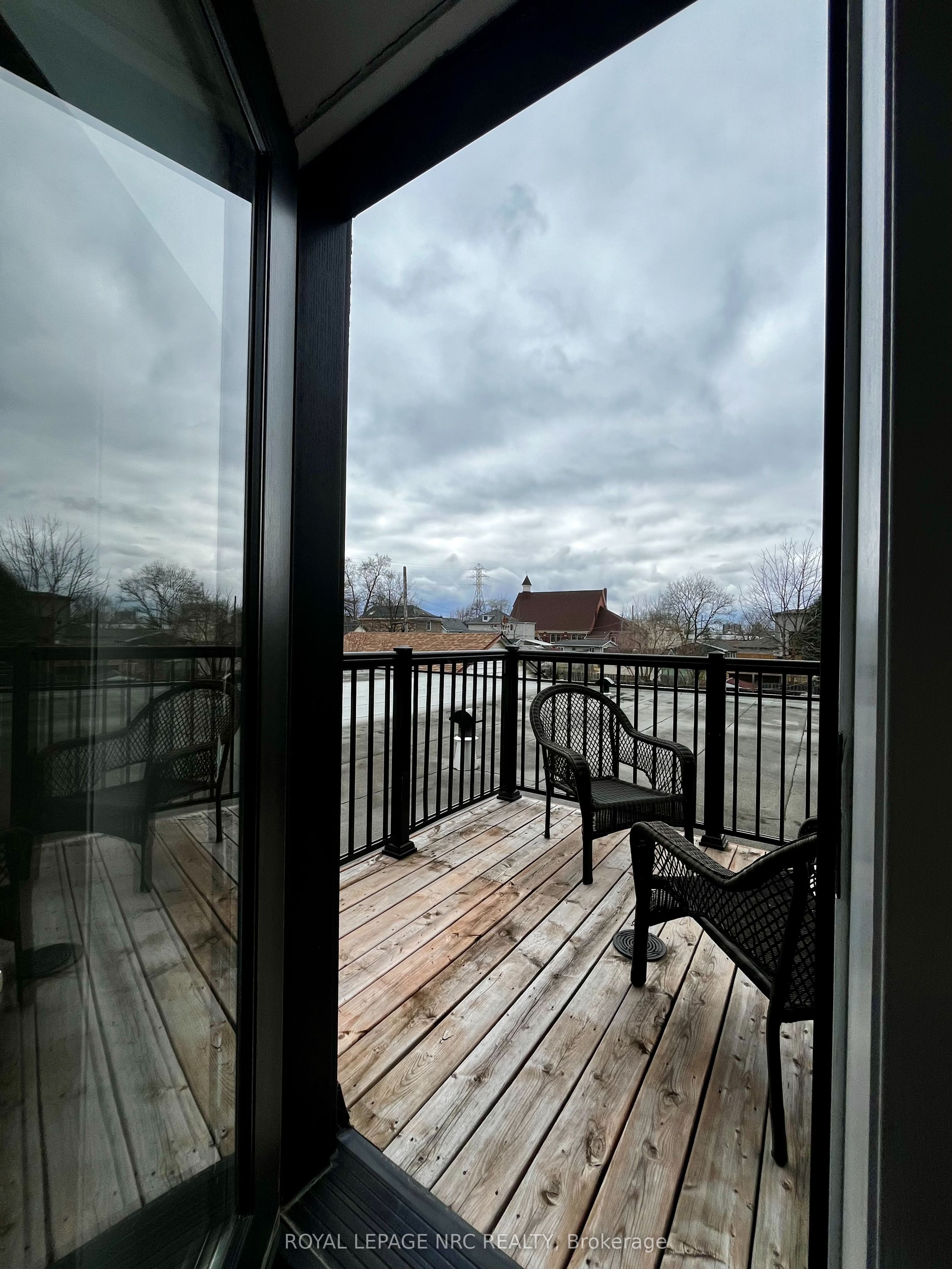 12-405 Merritt Street, St. Catharines, ON, L2P 1P5 photo 4